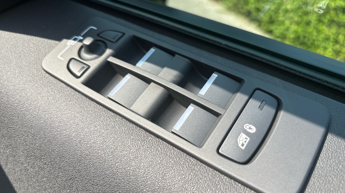 Land Rover Discovery Sport 2.0 D200 Landmark 5dr Auto [5 Seat] Diesel Station Wagon - Image 31
